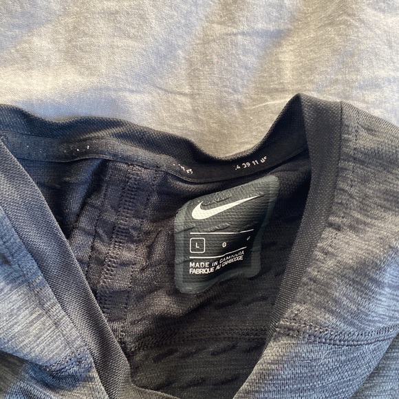 Nike  sweater - Picture 2 of 2